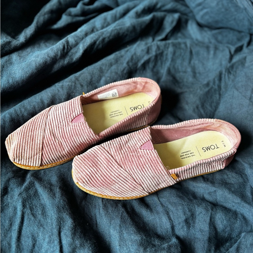 TOMS Women’s Pink Corduroy Slip-On Flats – Size 7.5